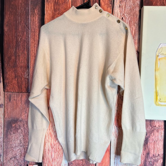 Chanel vintage 100% cashmere sweater size small - Picture 1 of 15